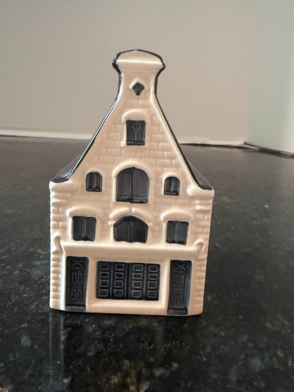 KLM Delft Dutch Blue House, House 66, Empty